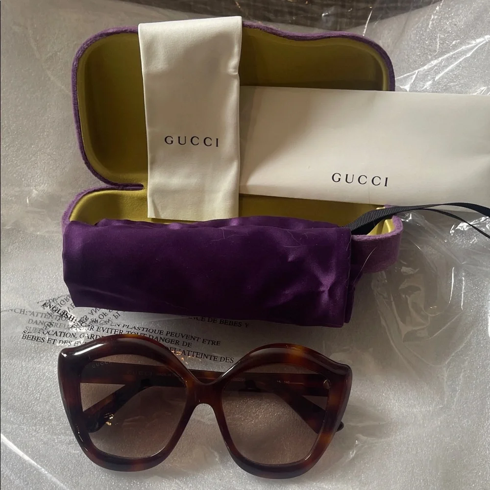 Gucci Women's Brown Oversized Cat Eye Havana Sunglasses - Picture 2 of 16